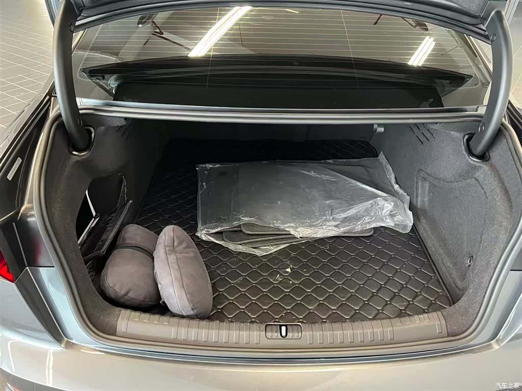 Audi A6L, 2021 4