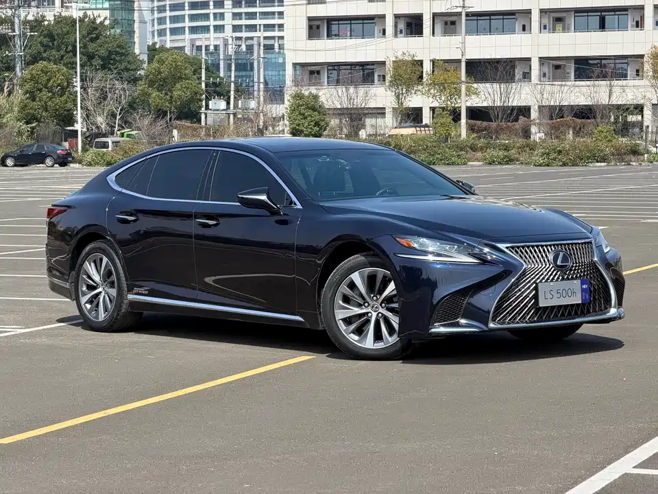 Lexus LS