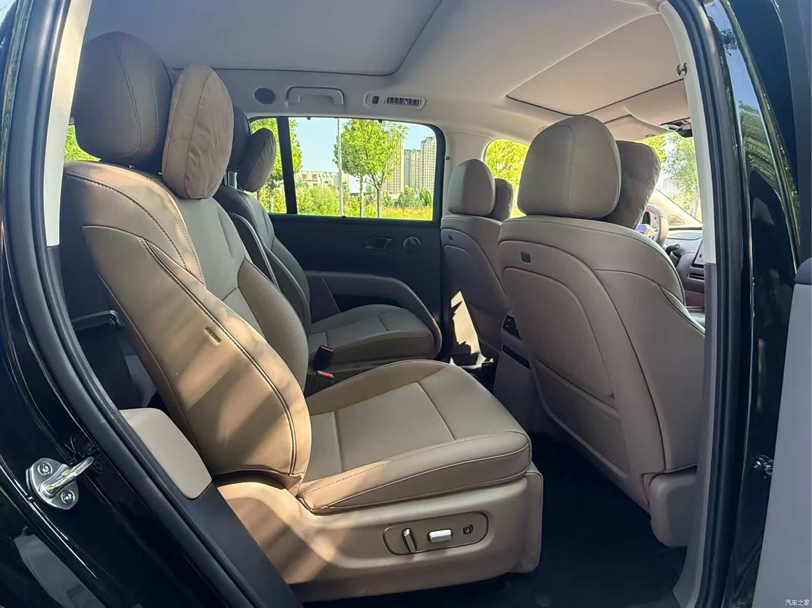 Li Auto i8, 2026 12