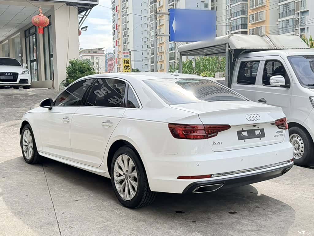 Audi A4L, 2019 все фото
