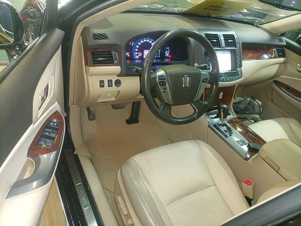 Toyota crown