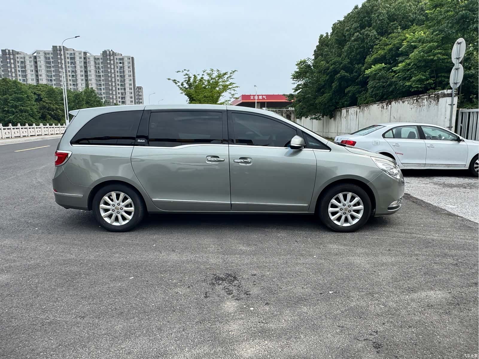 Buick GL8, 2011 15