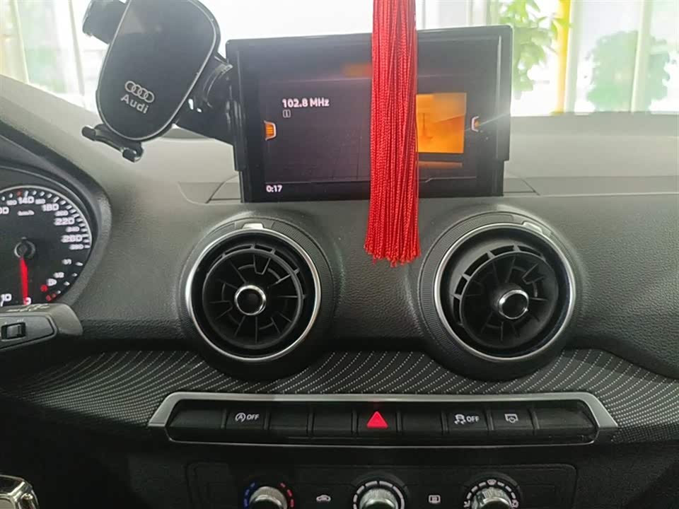 Audi Q2L Audi Q2L