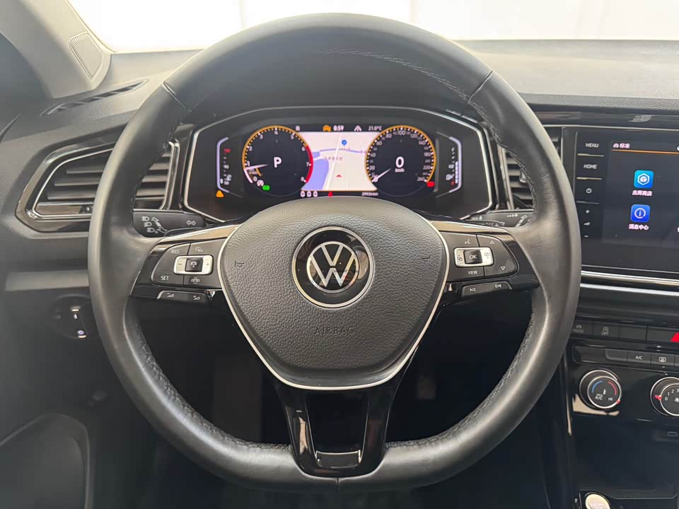 Volkswagen T-ROC exploring Songs