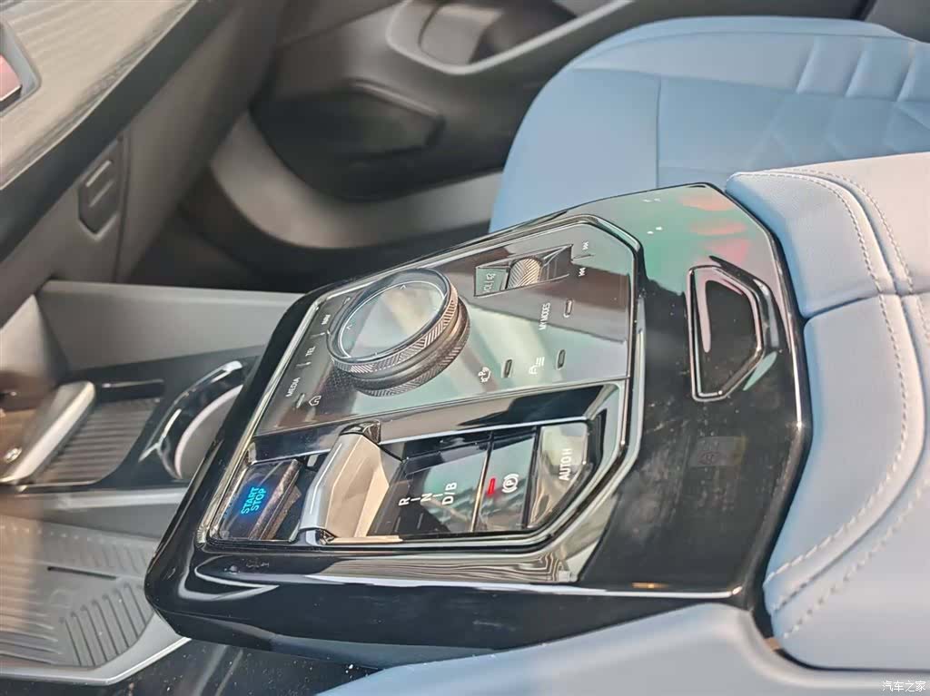 BMW i5, 2025 10