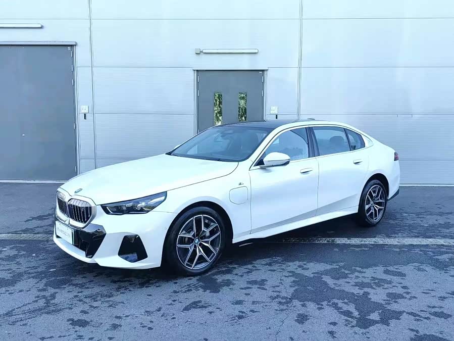 BMW i5 2025, фото 1