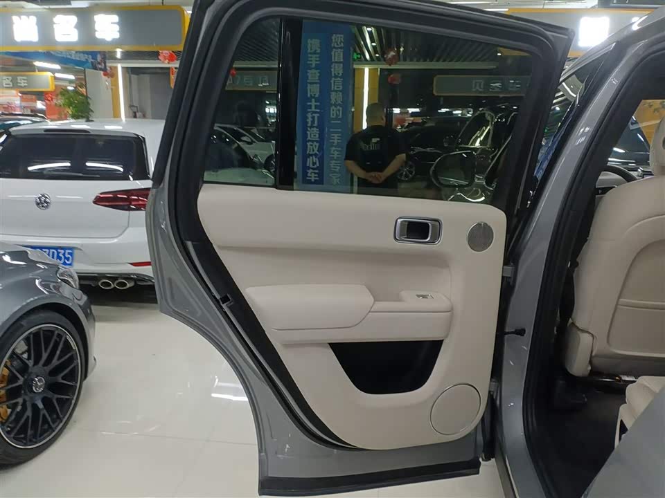 Li Auto Ideal L8