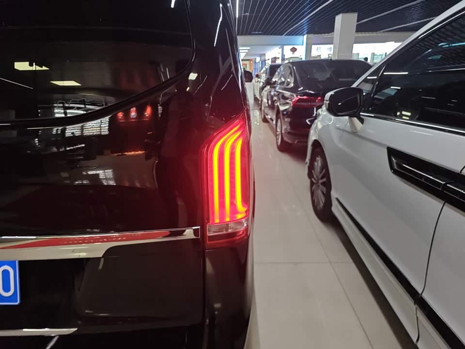 Mercedes-Benz V-class