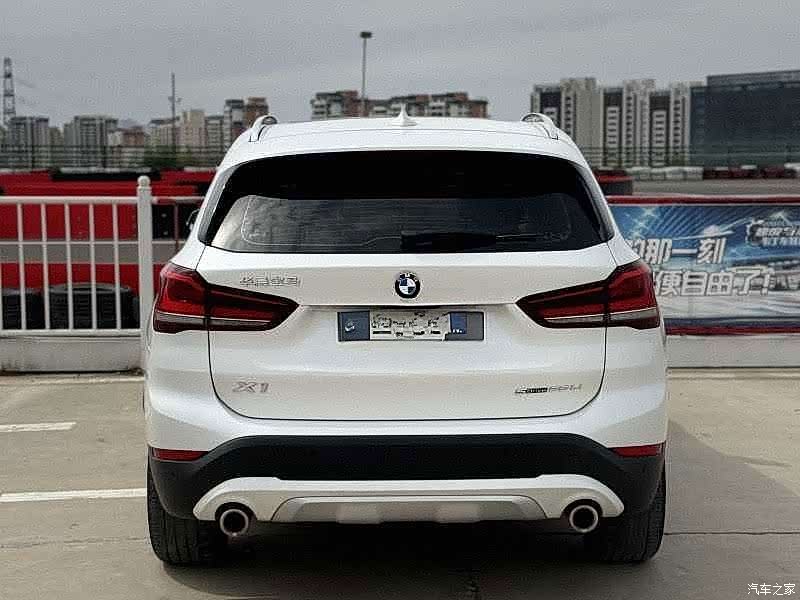 BMW X1, 2021 все фото
