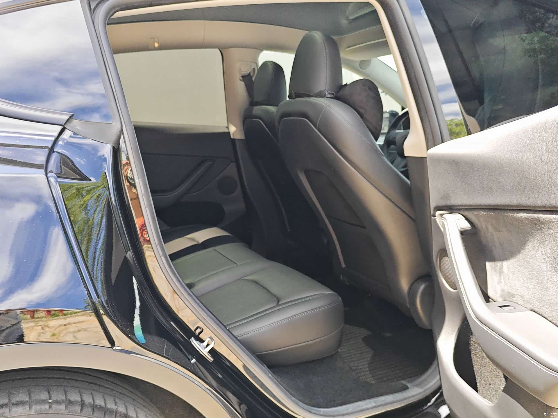 Tesla Model Y, 2023 15