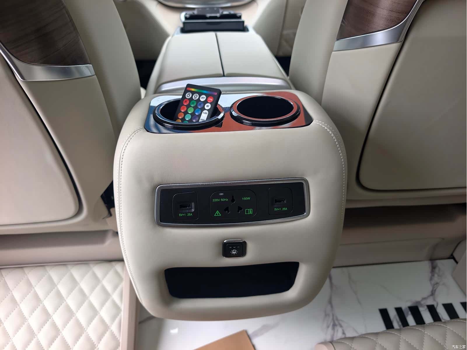 Mercedes-Benz V-Class, 2022 19