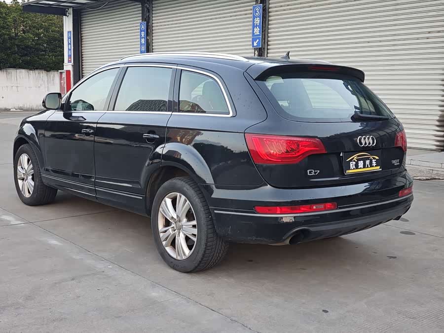 Audi Q7 2010, фото 6