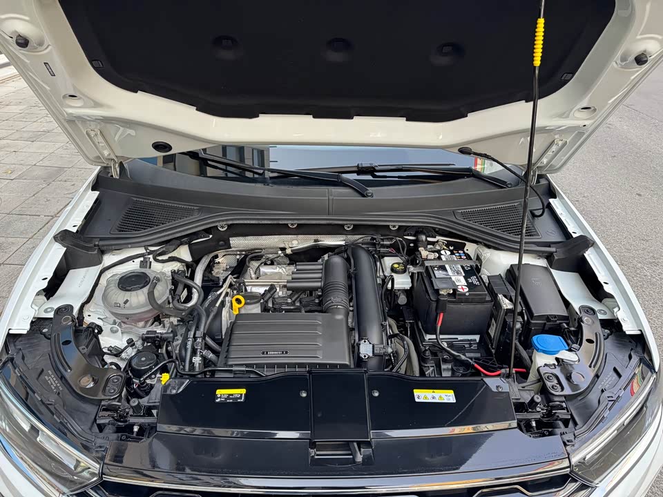 Volkswagen T-ROC exploring Songs