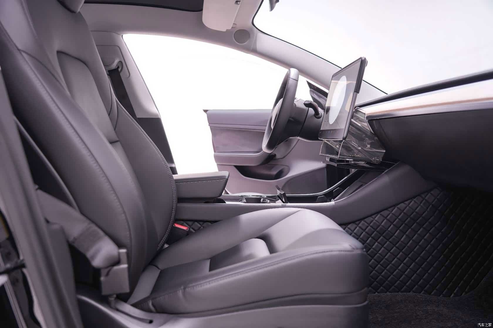 Tesla Model 3, 2020 26