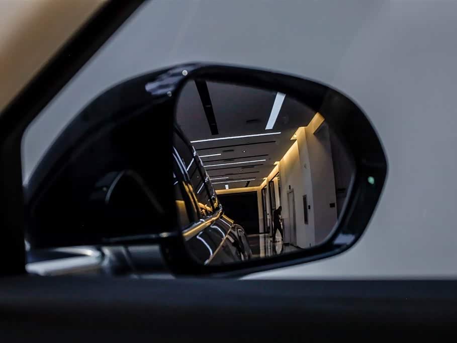 AITO Ask the world M8