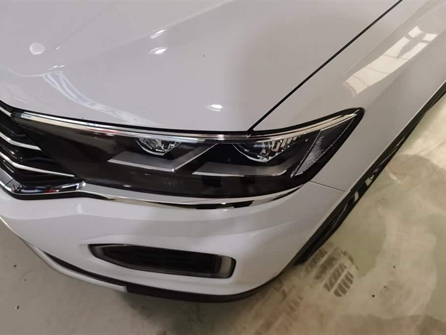 Volkswagen T-ROC exploring Songs