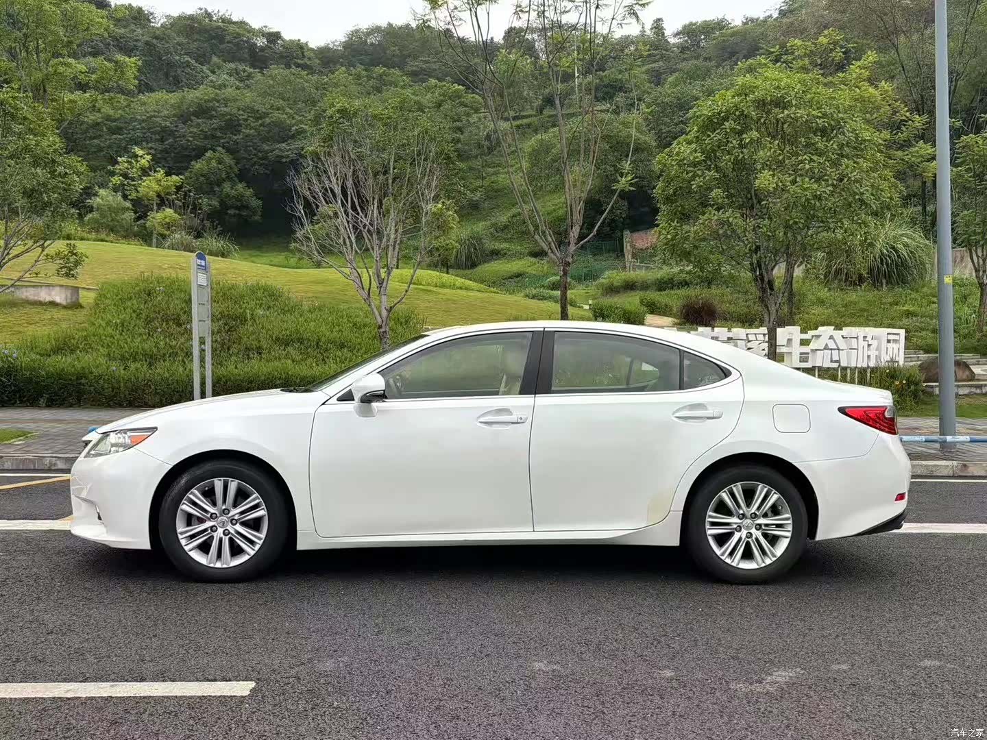 Lexus ES, 2014 3