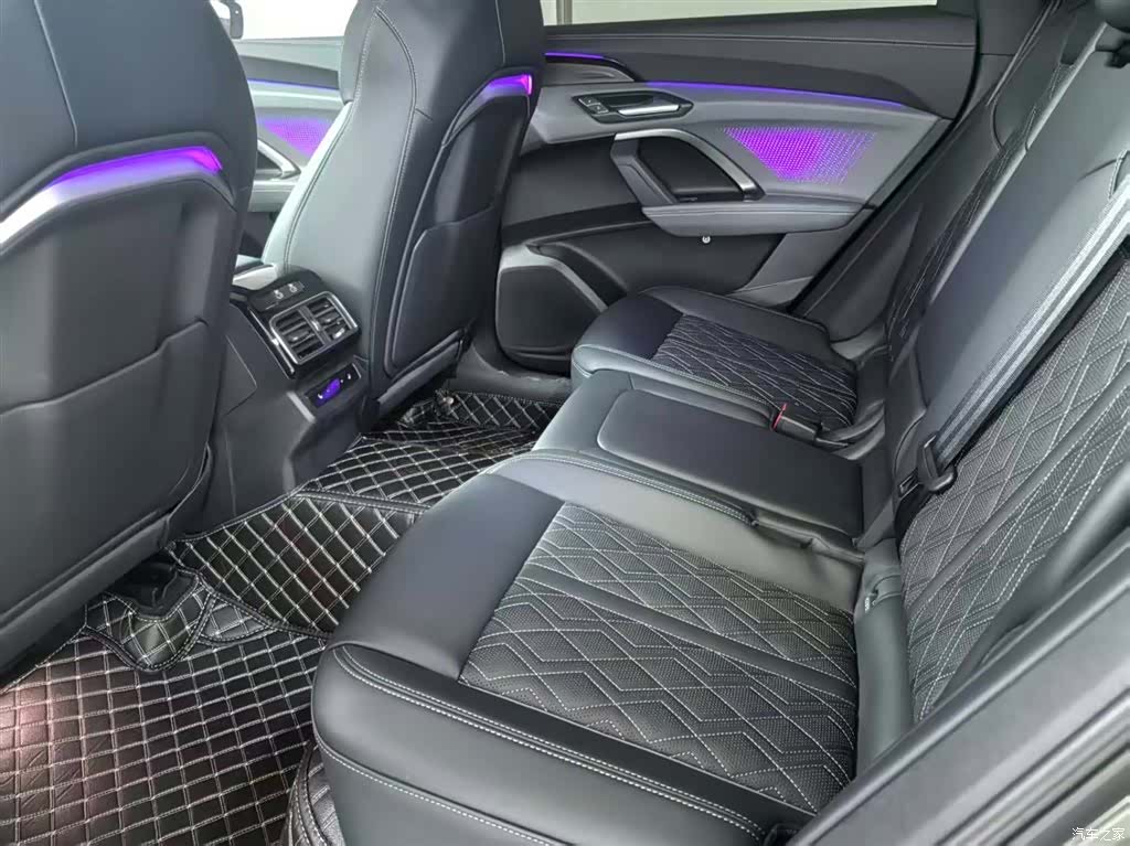 Audi Q5L, 2026 14