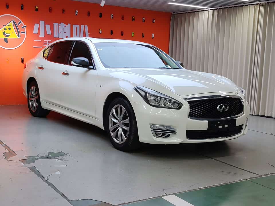 Infiniti Q70