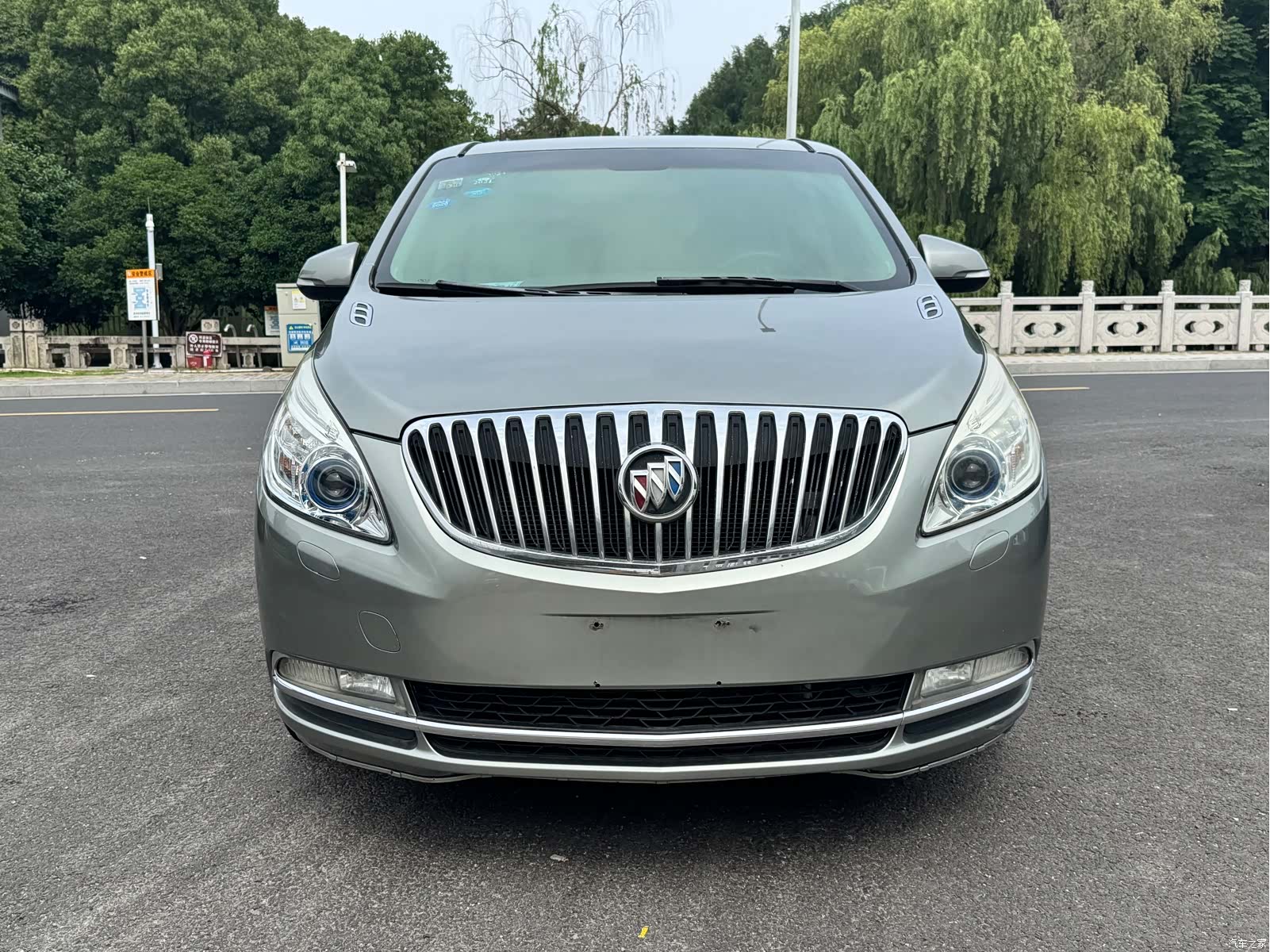 Buick GL8, 2011 2