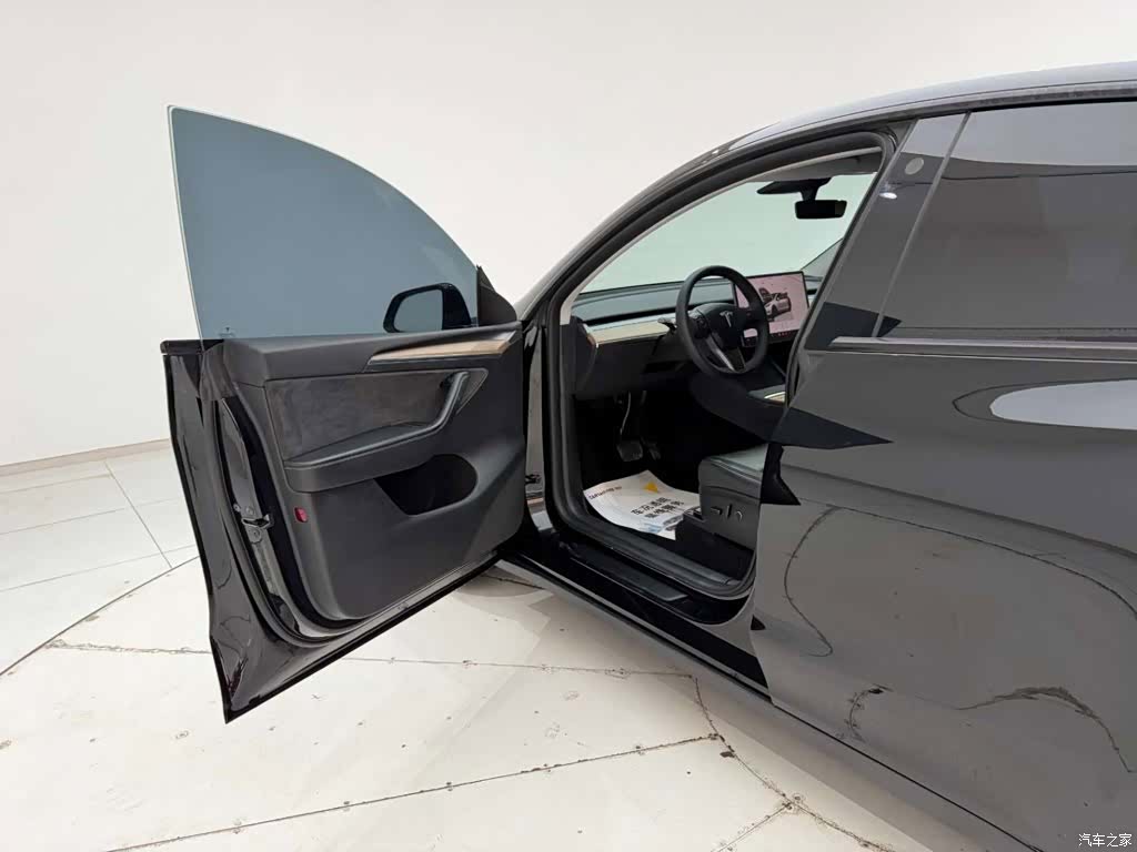 Tesla Model Y, 2023 13