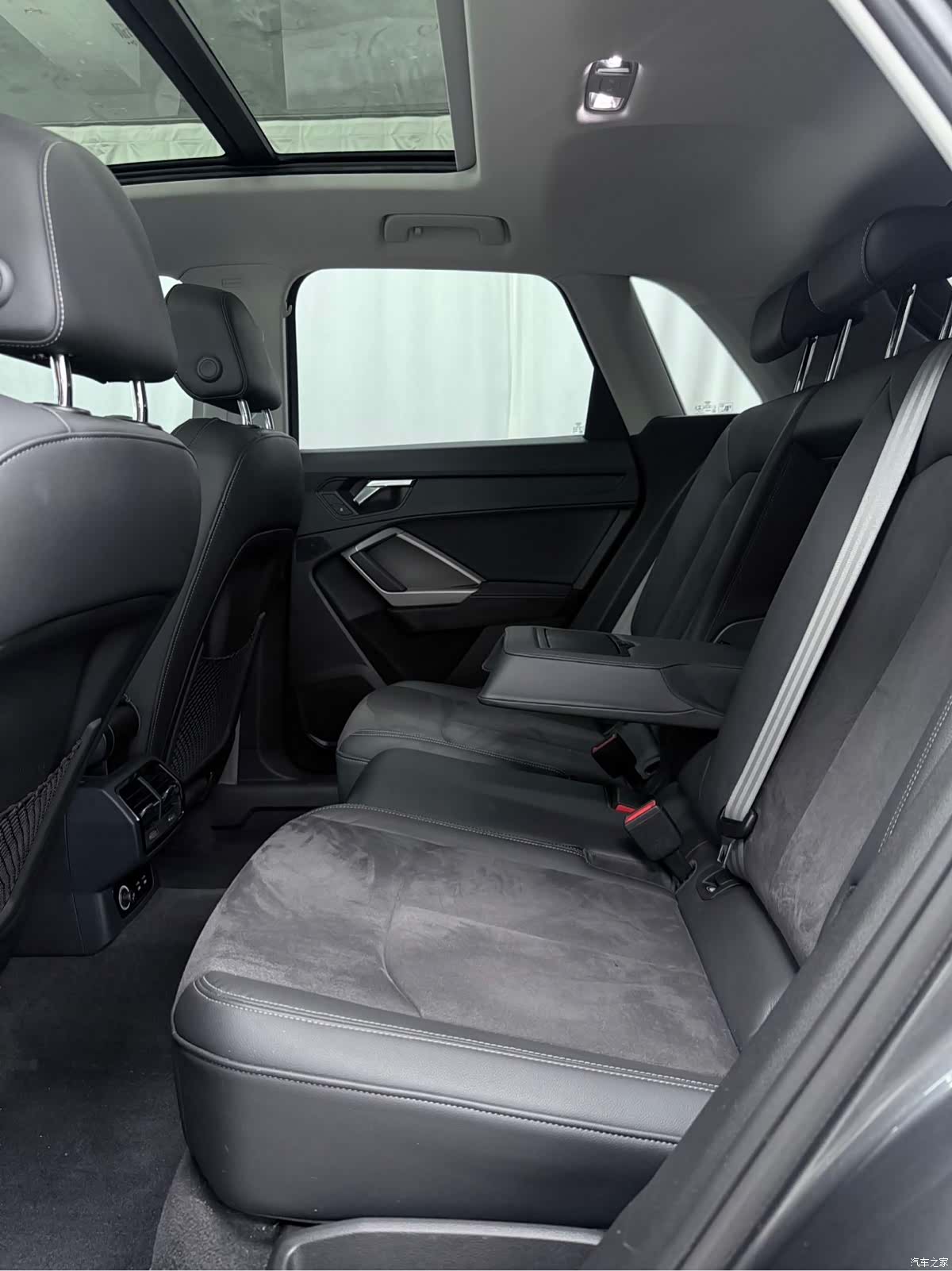 Audi Q3, 2022 10