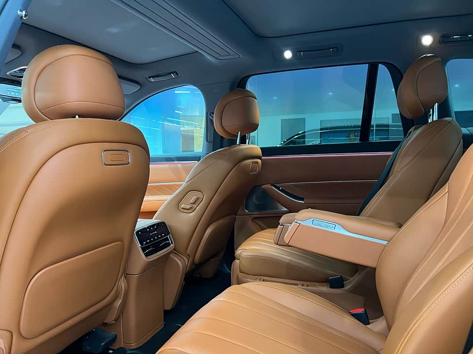 AITO Ask the world M8