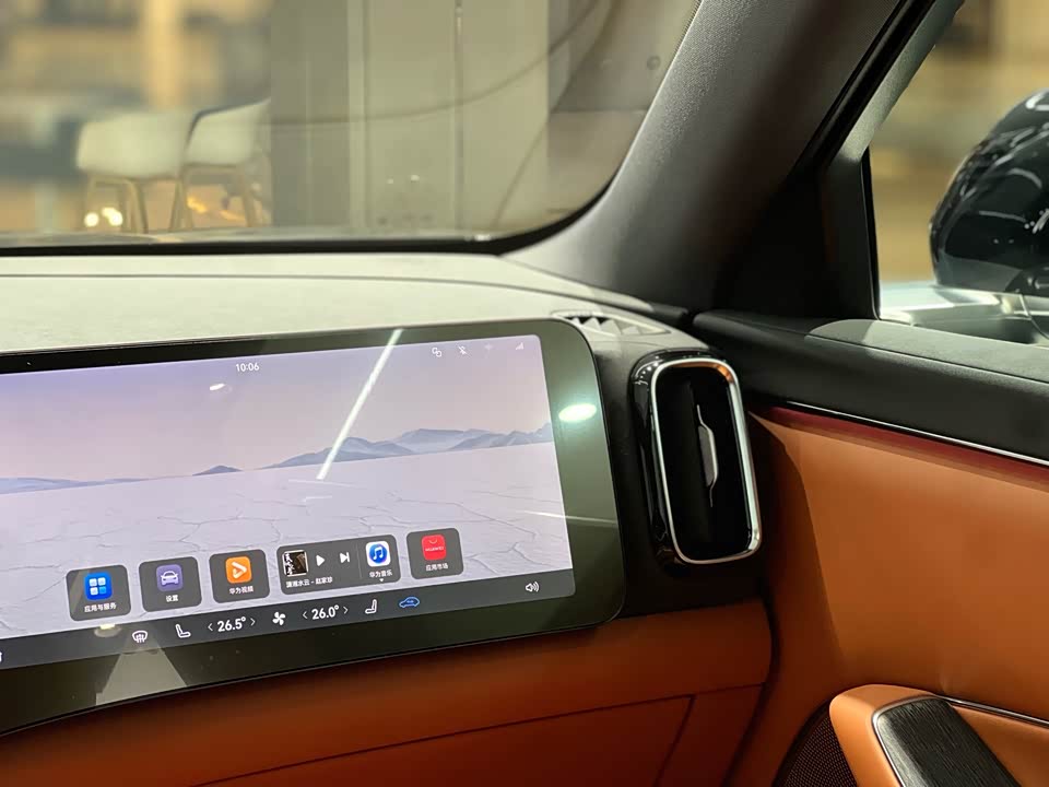 AITO Ask the world M8