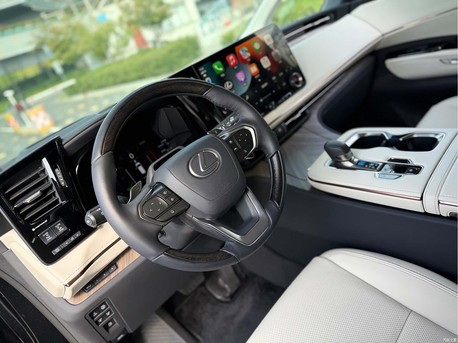 Lexus LM, 2024 9