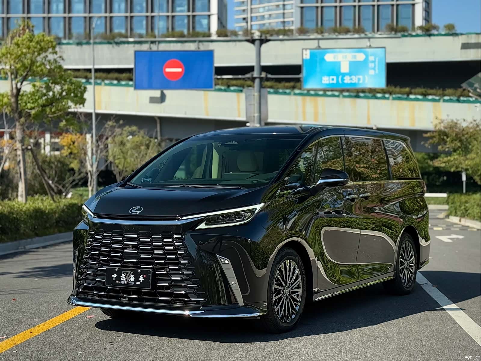 Lexus LM, 2024 1