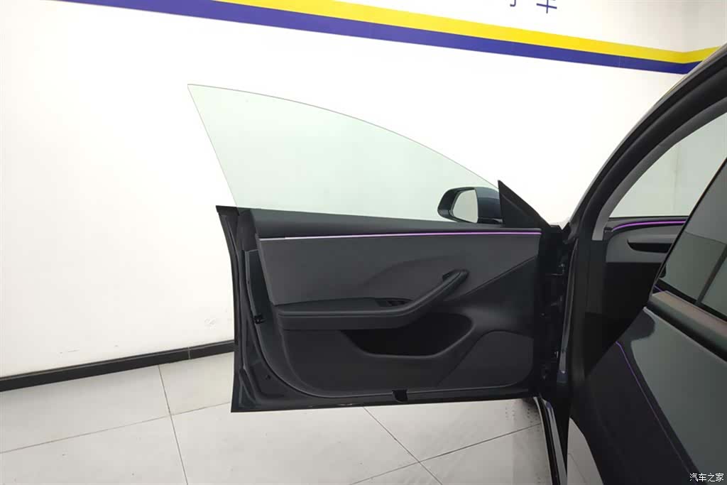 Tesla Model 3, 2025 7