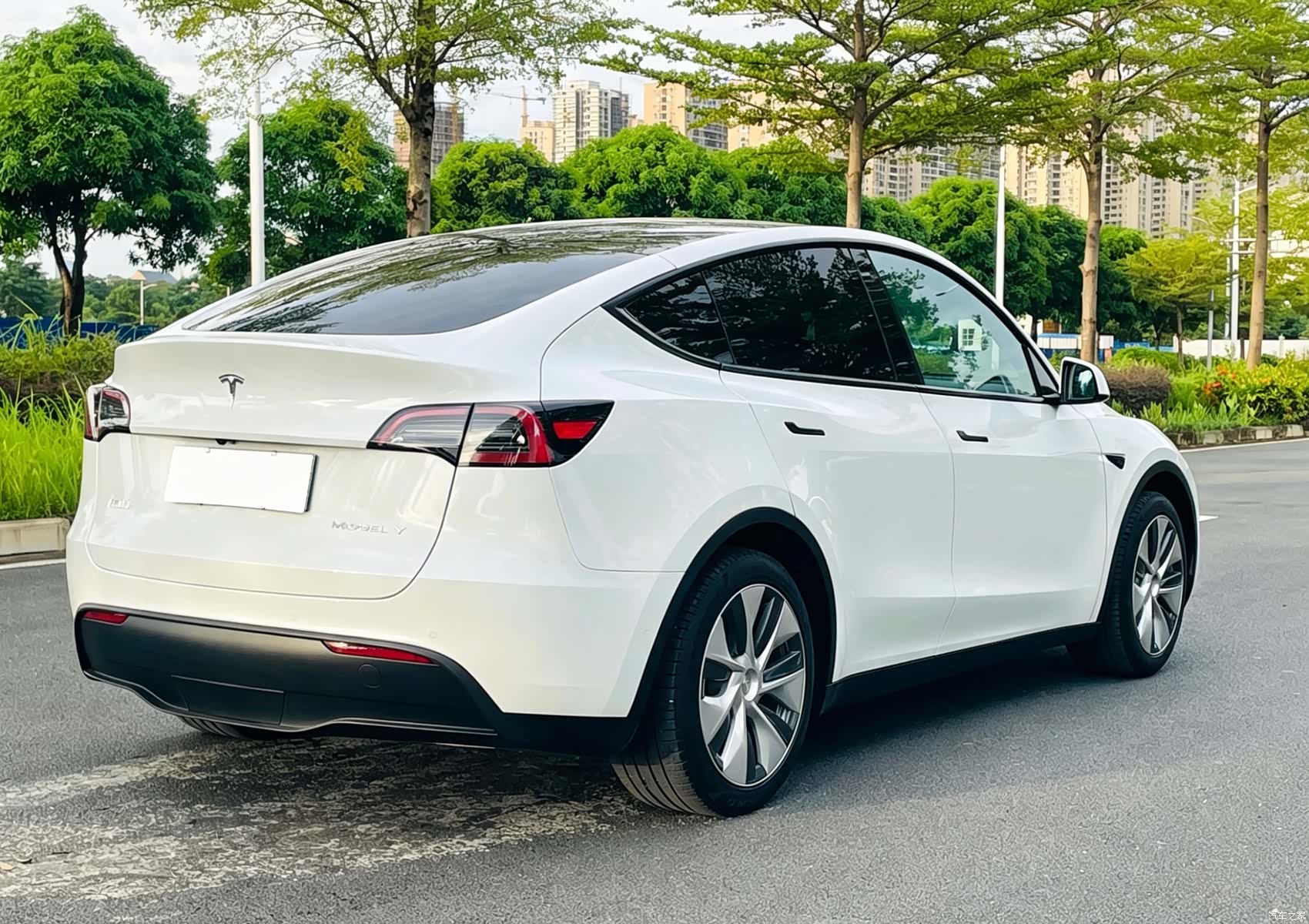 Tesla Model Y, 2023 все фото