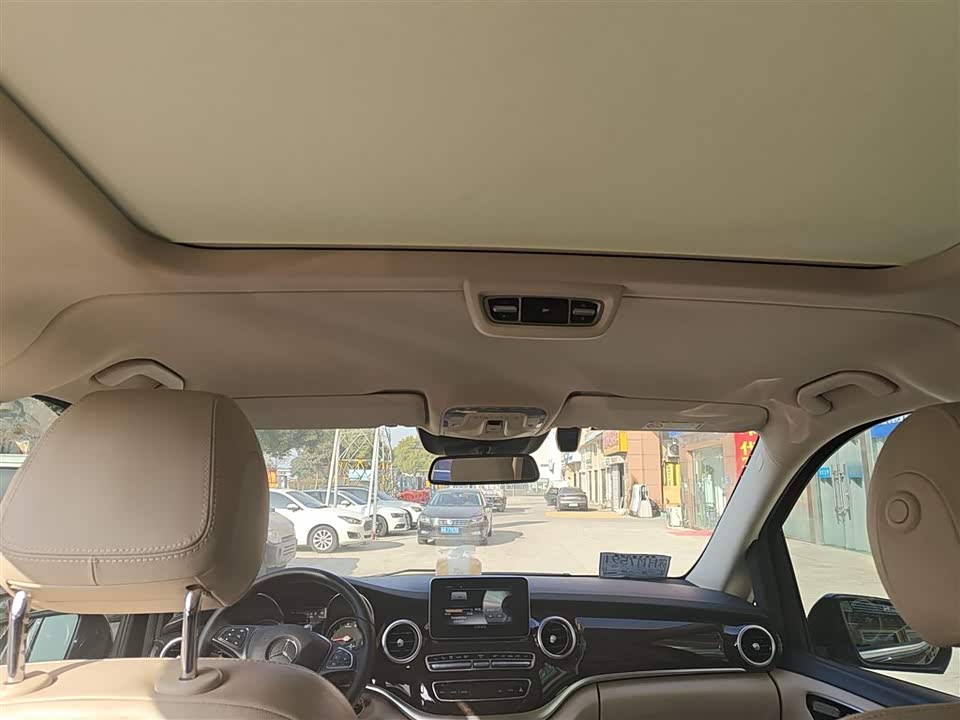 Mercedes-Benz V-class