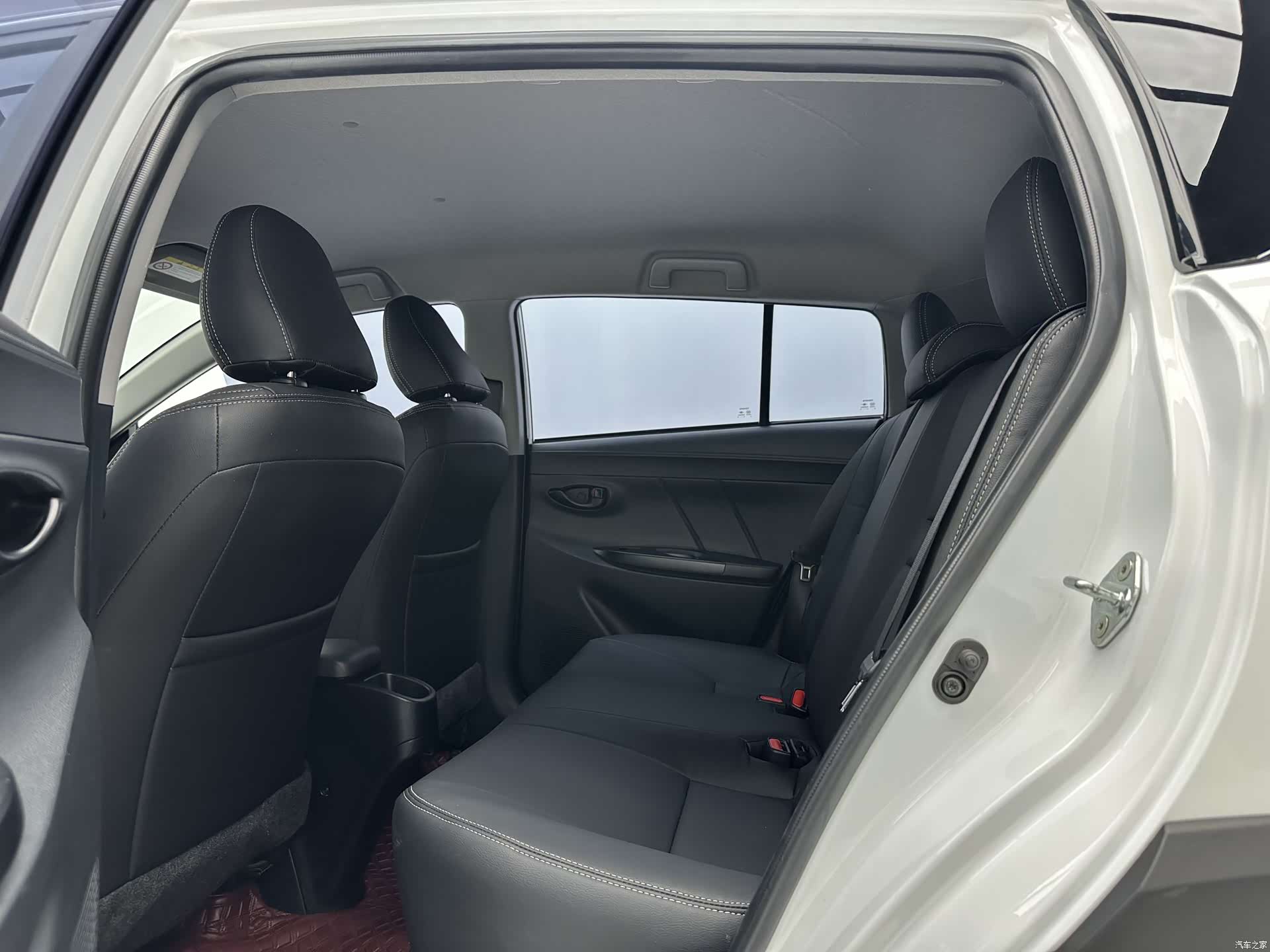 Toyota YARiS L, 2022 6