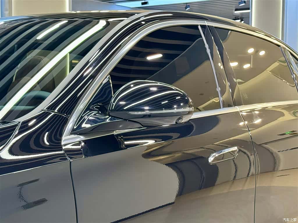 Mercedes-Benz E-Class, 2024 13