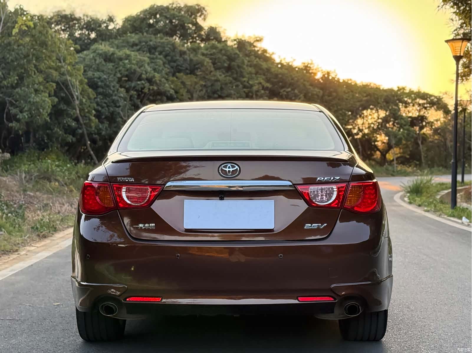 Toyota 2.5V, 2012 4