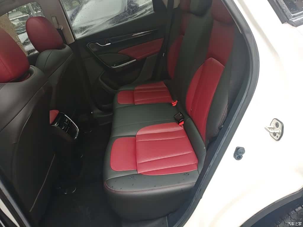 DongFeng AX7, 2022 17