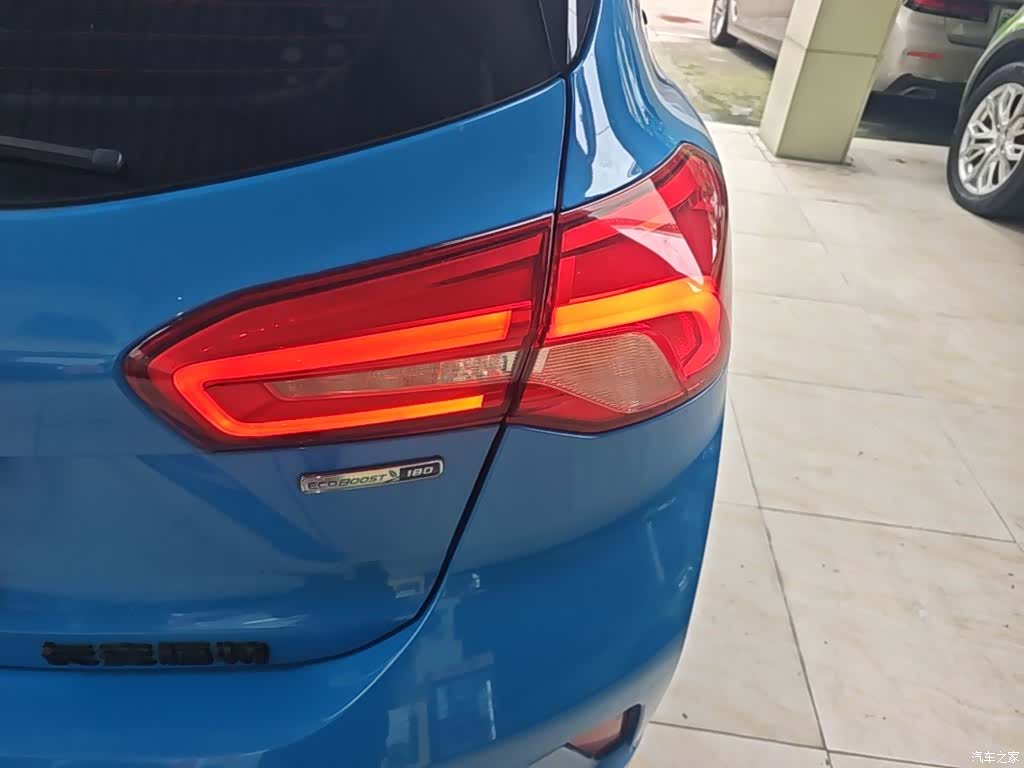 Ford Focus, 2022 8