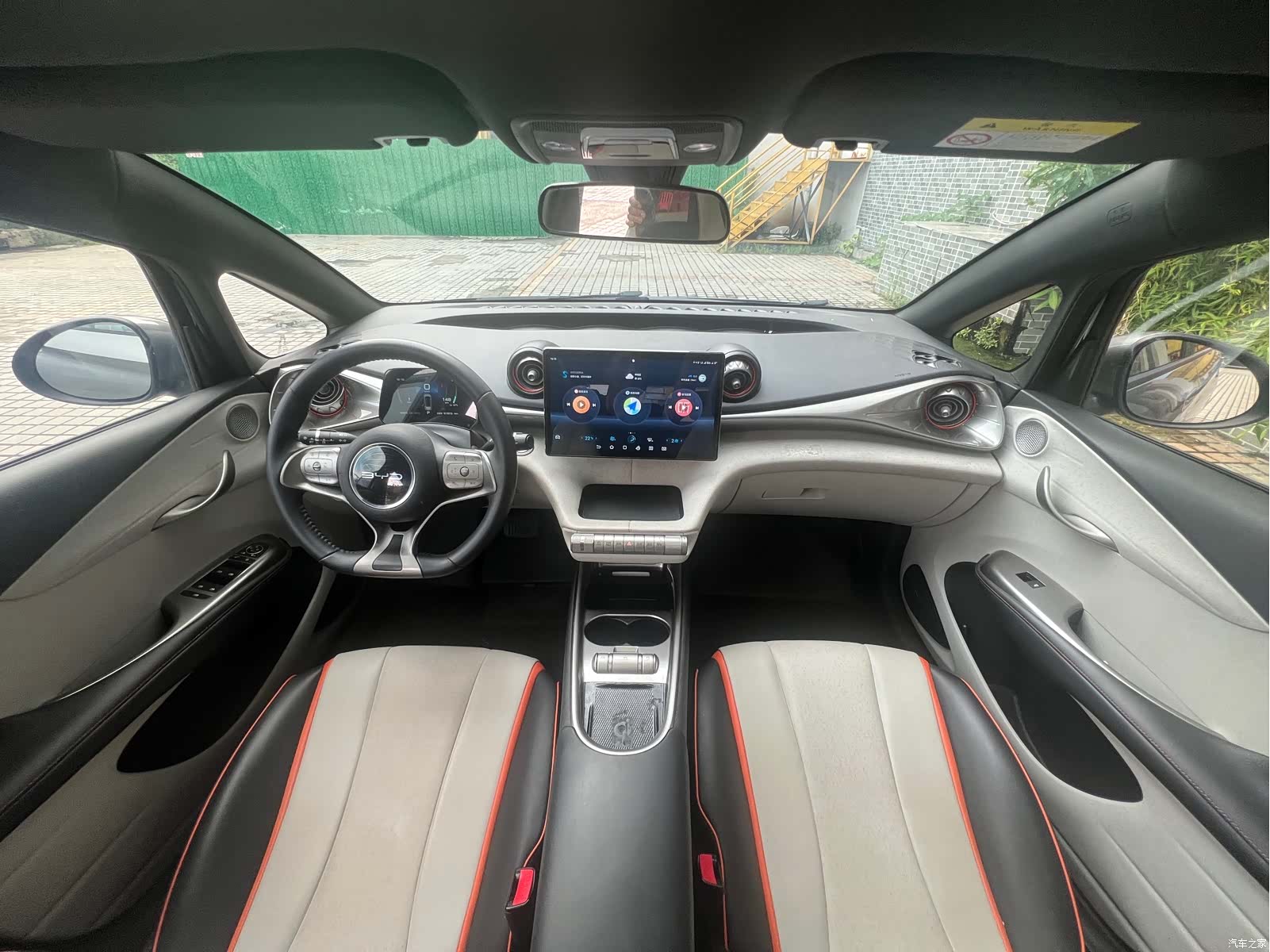 BYD Dolphin, 2022 все фото