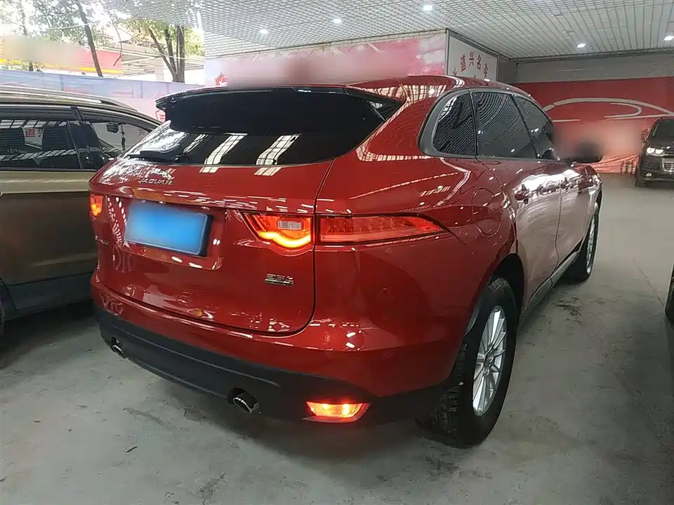 Jaguar F-PACE