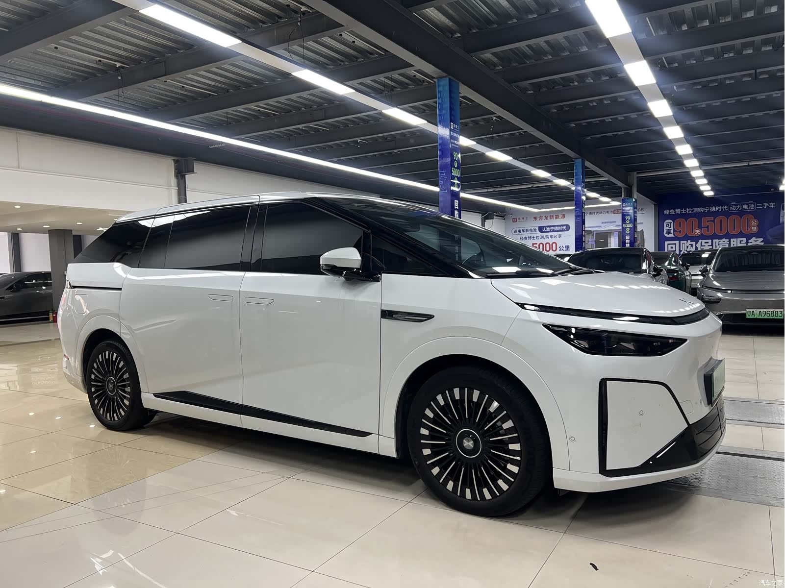 Xpeng X9, 2025 16