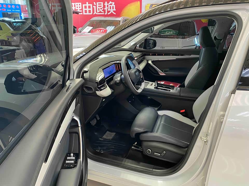 Geely Atlas L