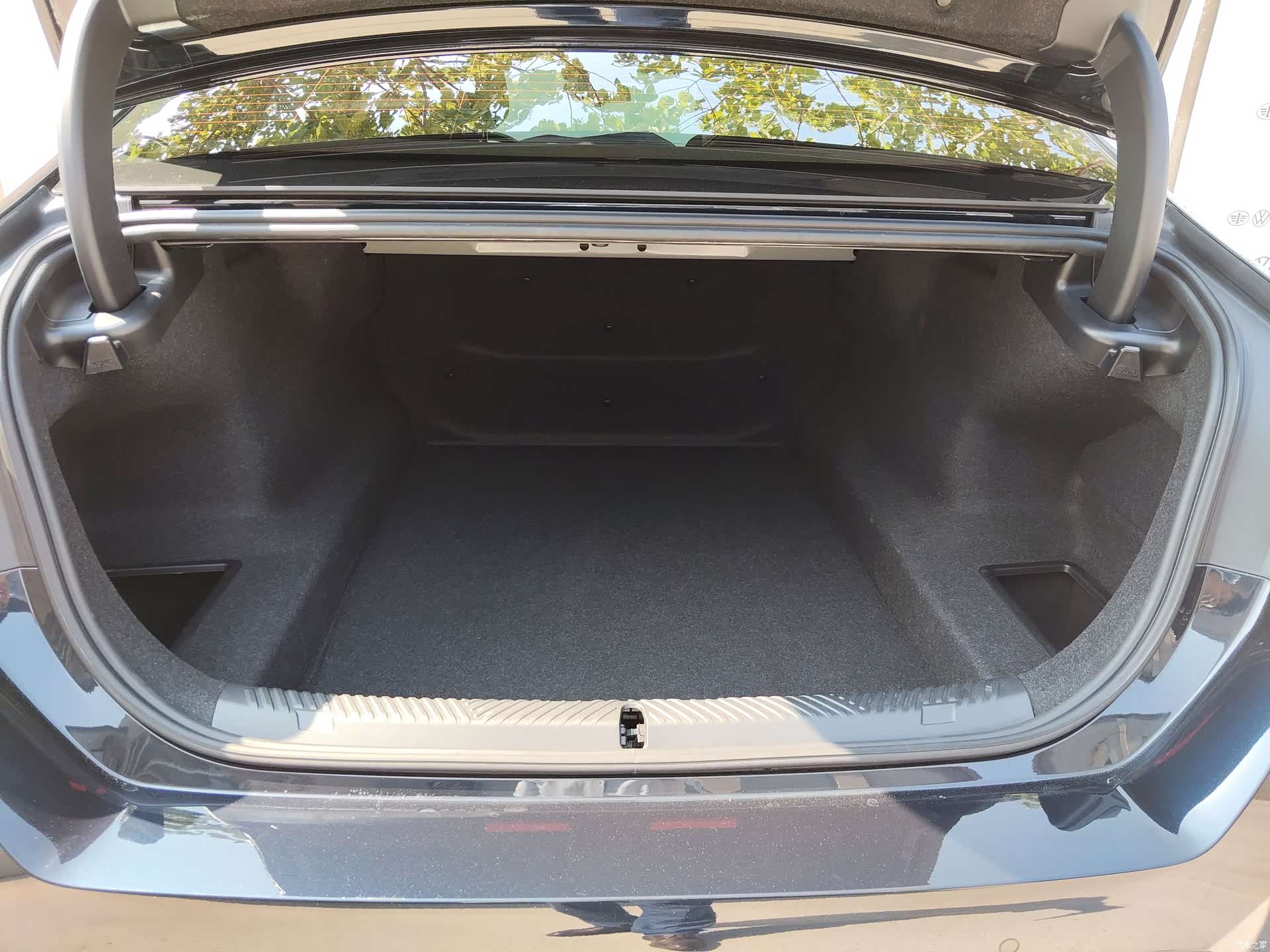 BMW 5 Series, 2025 13