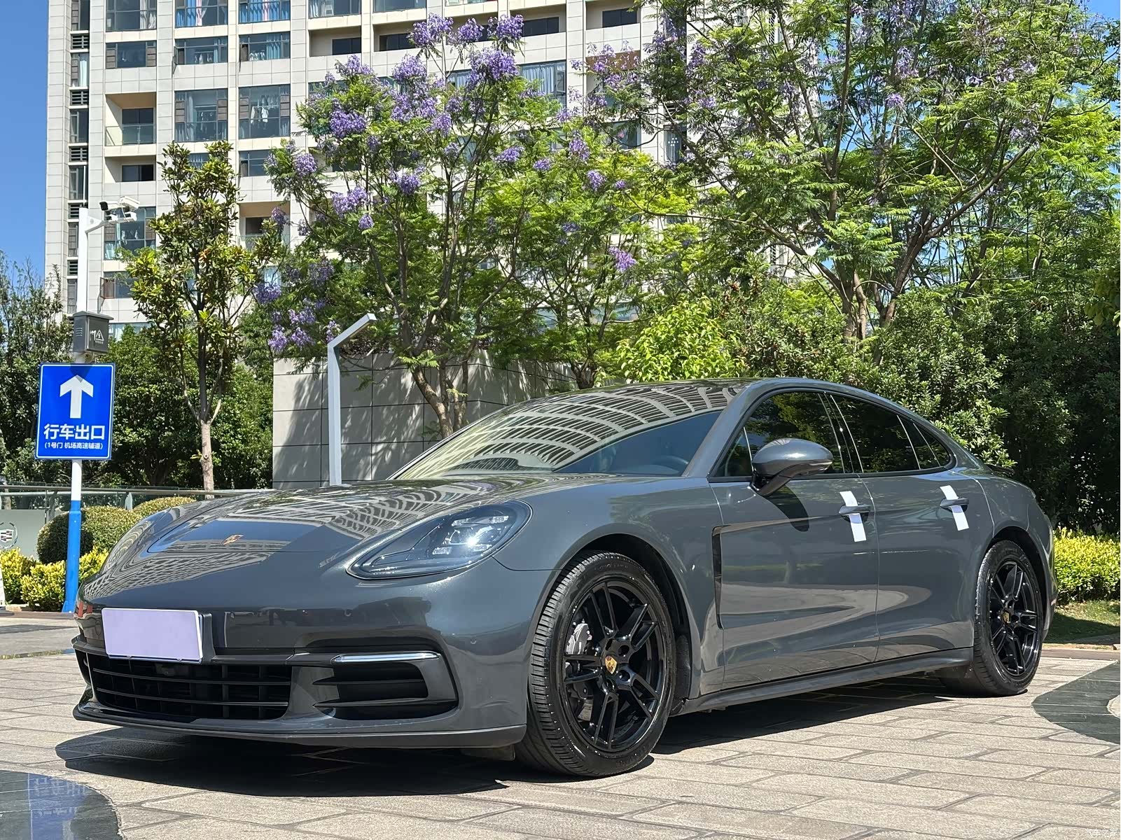 Porsche Panamera, 2018 1