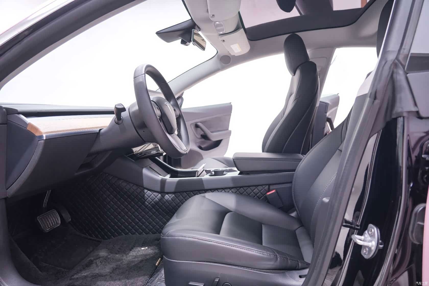 Tesla Model 3, 2020 25