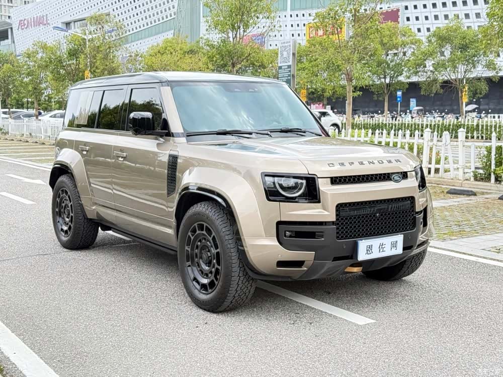 Land Rover Defender, 2026 4
