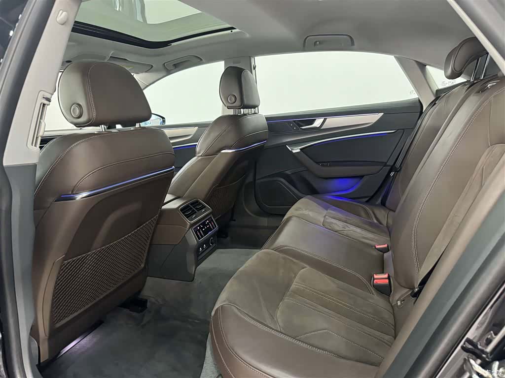 Audi A7L, 2024 16