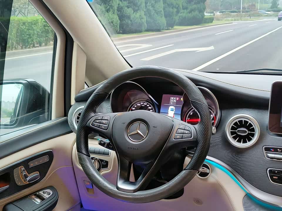 Mercedes-Benz V-class