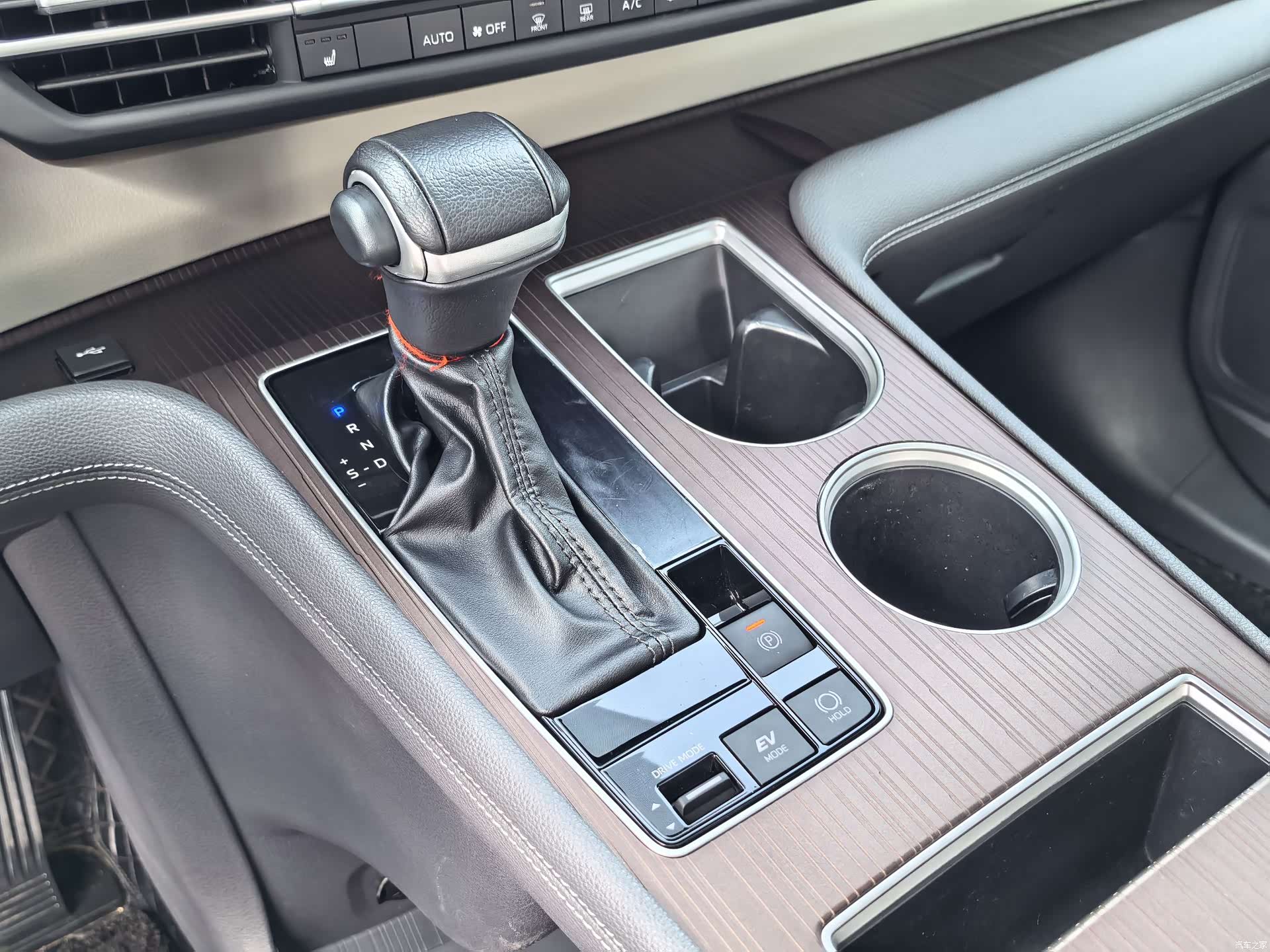 Toyota Granvia, 2024 12