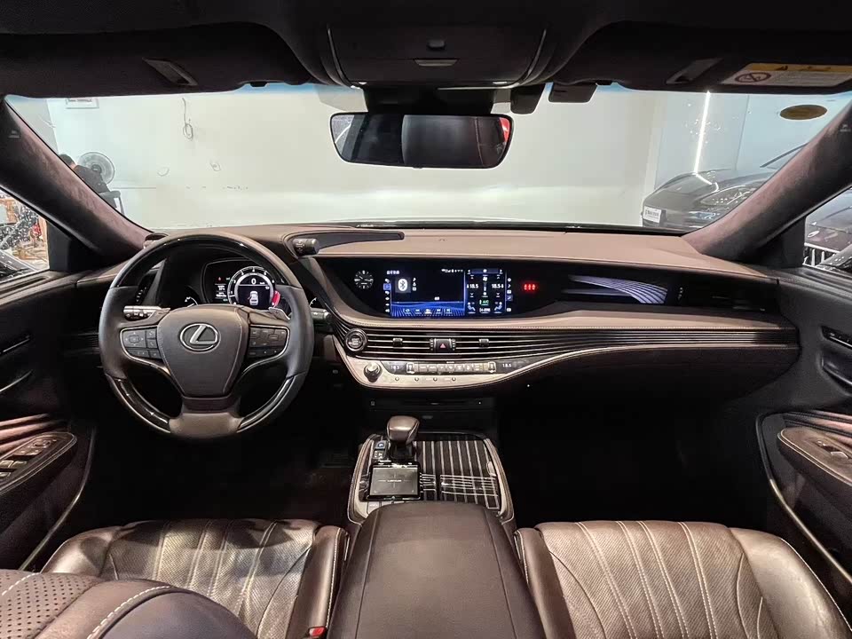 Lexus LS